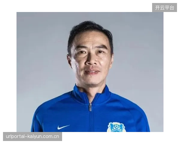 34岁的老门将瑞安是球队后防的定海神针，大赛经验无人能及。